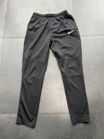 Nike sportbroek Dri-fit maat 158-170 cm, Ophalen of Verzenden, Zo goed als nieuw, Jongen of Meisje, Sport- of Zwemkleding