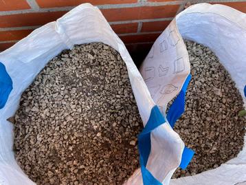 Gratis grind/steentjes beschikbaar voor biedingen
