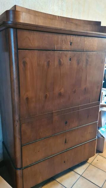 Secretaire kast beschikbaar voor biedingen