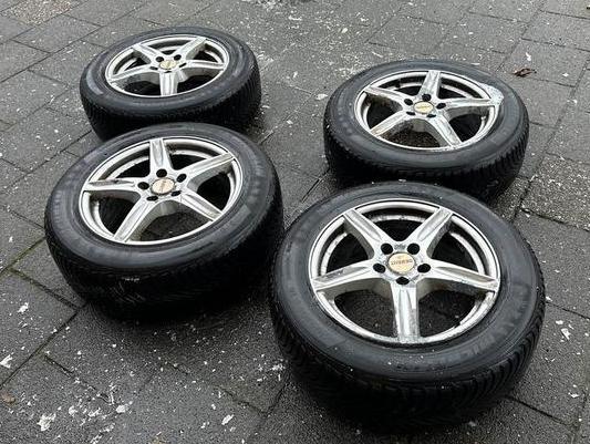 Set van 4 gebruikte winterbanden met velg voor v70 2009, Auto diversen, Auto-accessoires, Gebruikt, Ophalen of Verzenden