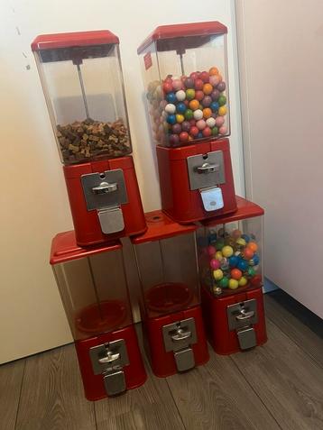 5 kauwgomballen automaten beschikbaar voor biedingen