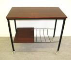 Trolley bijzettafel vintage wielen hout zwart metaal retro, Huis en Inrichting, Tafels | Bijzettafels, Ophalen, Minder dan 55 cm