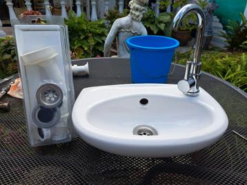 Fonteintje voor in toiletruimte beschikbaar voor biedingen