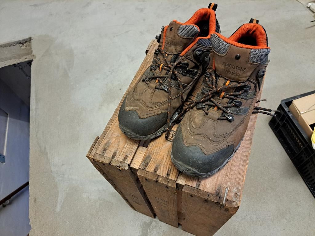 Schoenen met stalen neus mt 44, Ophalen, Zo goed als nieuw, Zwart, Werkschoenen