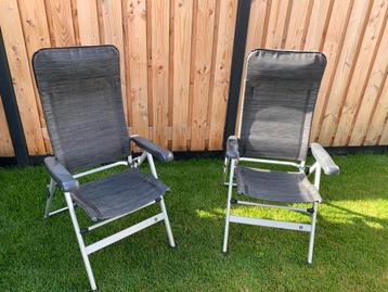 Kampeerset, stoelen en tafel beschikbaar voor biedingen