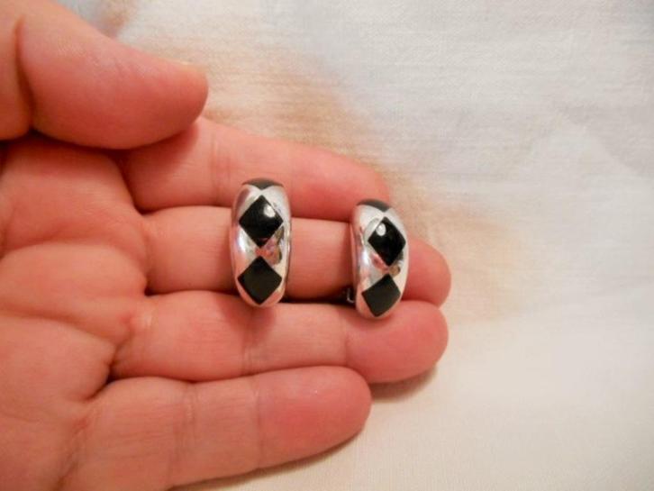 Fraaie HARLEKIJN onyx en echt zilveren oorbellen (clips), Sieraden, Tassen en Uiterlijk, Antieke sieraden, Oorbellen, Zilver, Met edelsteen