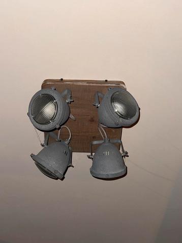 Industriële Plafondlamp met 4 Spots beschikbaar voor biedingen