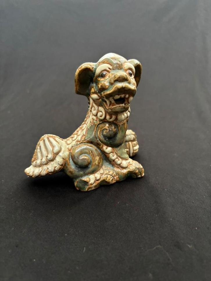 Vintage keramisch beeldje een Chinese Foo Dog tempelleeuw, Antiek en Kunst, Kunst | Niet-Westerse kunst, Ophalen of Verzenden
