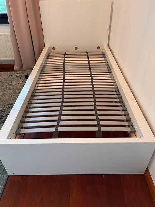 1 persoonsbed Ikea incl lattenbodem (90x200), Huis en Inrichting, Slaapkamer | Bedden, Zo goed als nieuw, Eenpersoons, 90 cm, 200 cm