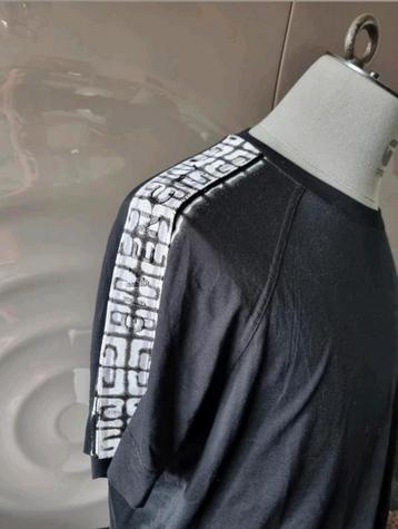 Givenchy 4G Band Raglan t-shirt, maat L, zwart, topconditie. beschikbaar voor biedingen
