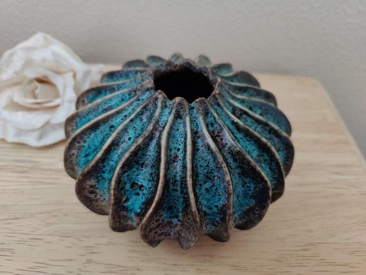 Sfeervol bloemenvaasje in groen met grijs, Huis en Inrichting, Woonaccessoires | Vazen, Zo goed als nieuw, Groen, Minder dan 50 cm