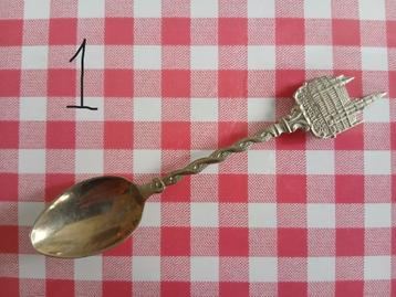 Diverse vintage souvenir lepeltjes, prijs is per stuk beschikbaar voor biedingen