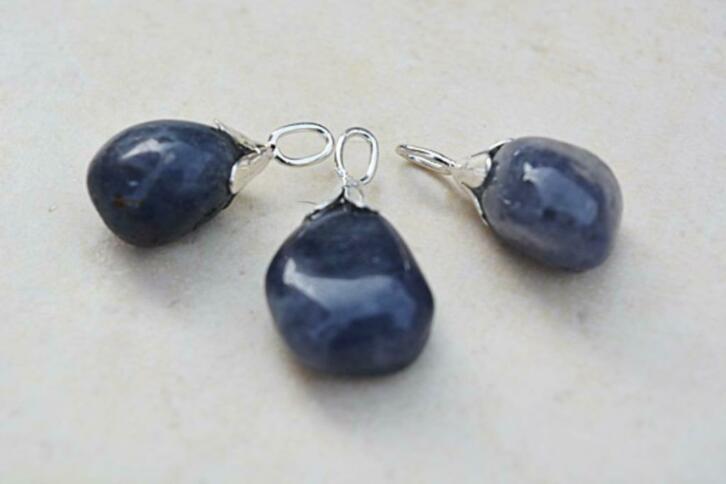 Ioliet A+ hangers, Verzamelen, Mineralen en Fossielen, Mineraal, Ophalen of Verzenden