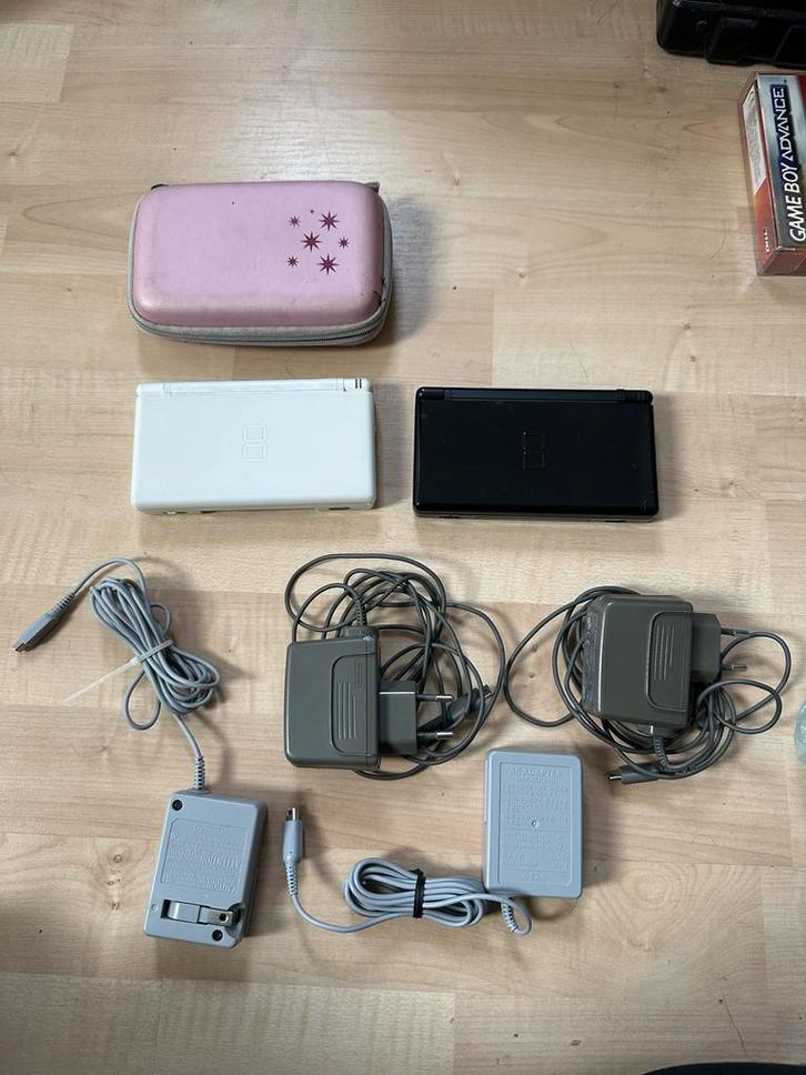 Nintendo DS Lite - Wit & Zwart - Inclusief Accessoires, Spelcomputers en Games, Spelcomputers | Nintendo DS, Gebruikt, DS Lite