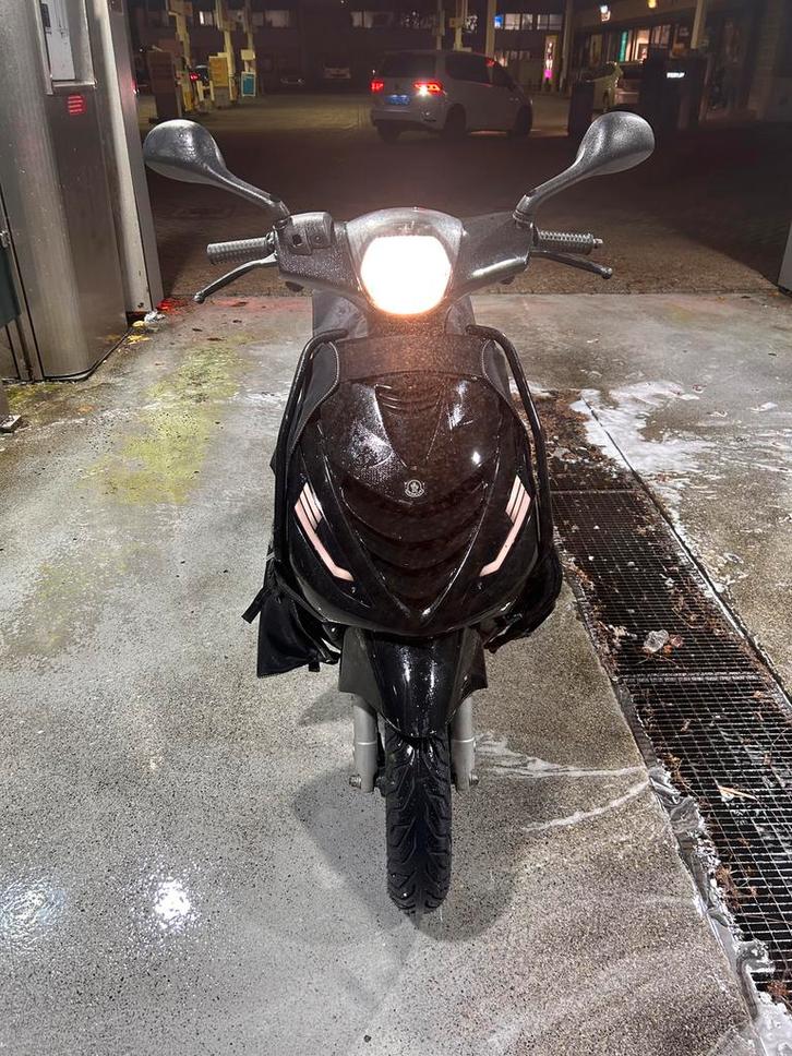 Piaggio zip iget 3v 2019, Fietsen en Brommers, Scooters | Piaggio, Gebruikt, Zip, Maximaal 45 km/u, Benzine, Ophalen