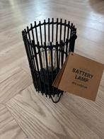 Lantaarn met batterij lamp, Huis en Inrichting, Woonaccessoires | Kandelaars en Kaarsen, Overige materialen, Zwart, Nieuw, Ophalen of Verzenden