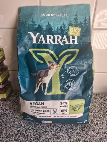 Biologisch vegan hondenbrokken Yarrah beschikbaar voor biedingen