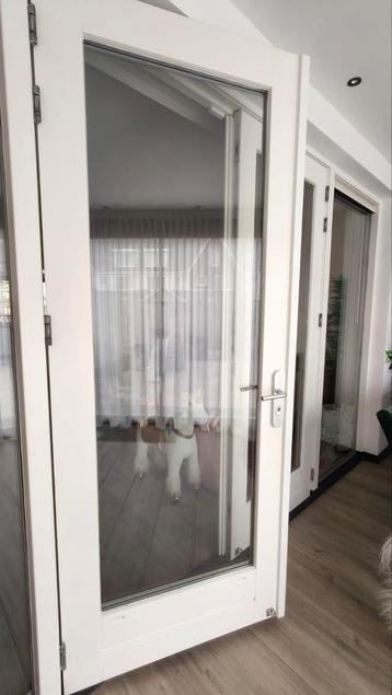 Geveldeuren met hang- en sluitwerk, ophaaldatum volgt nog beschikbaar voor biedingen