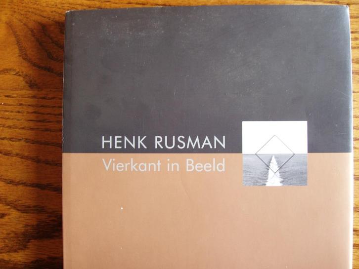 Henk Rusman. Vierkant in Beeld. Wim van der Beek e.a., Boeken, Kunst en Cultuur | Beeldend, Zo goed als nieuw, Beeldhouwkunst