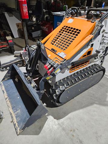 Schranklader / Skidster te koop demo 2cyl 748cc motor 5uur beschikbaar voor biedingen