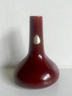 Bordeauxrood vaasje uit Schoonhoven (jaren 60/70), Antiek en Kunst, Antiek | Vazen, Ophalen of Verzenden