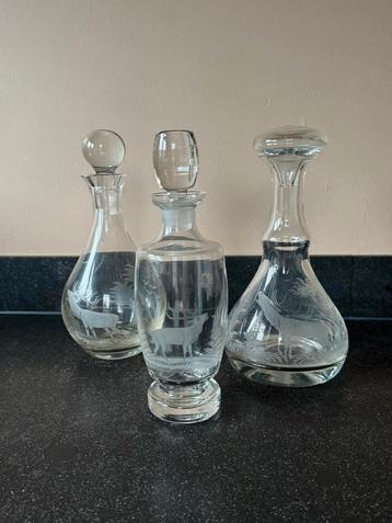 3 x wijnkaraf met glasgravure beschikbaar voor biedingen