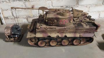 Lot 1/16 panzer en figuren  beschikbaar voor biedingen