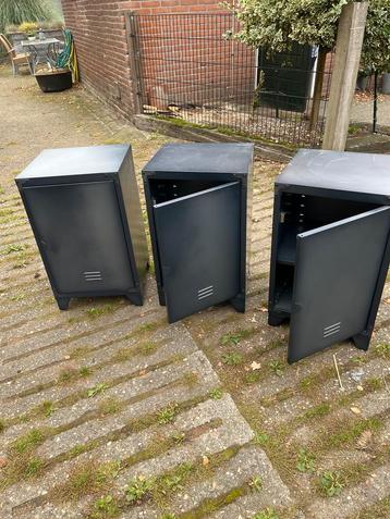 Metalen kastjes - set van 3 beschikbaar voor biedingen