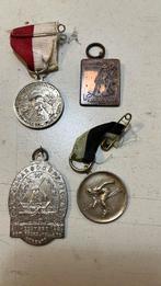 Diverse schaatsmedailles o.a. Dorpentocht 1946,1950 en 1954, Ophalen of Verzenden, Overige materialen