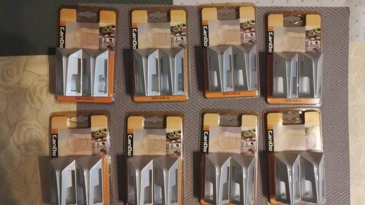 Verschillende hoekstuk-Eindstuk voor MDF plinten.Kleur-Grijs, Huis en Inrichting, Stoffering | Vloerbedekking, Nieuw, Laminaat