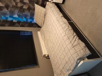 Bed 90 x 200 met lades te koop!