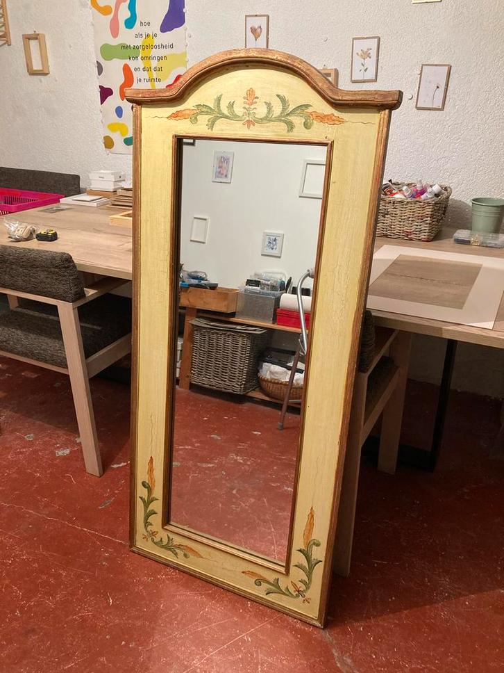Brocante Spiegel met Lijst - 135cm Hoog, Huis en Inrichting, Woonaccessoires | Spiegels, Gebruikt, 50 tot 75 cm, 100 tot 150 cm