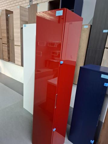 Kolomkast 35x35x170 cm rood beschikbaar voor biedingen
