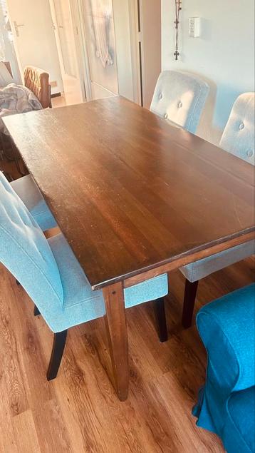 Eiken eettafel + 4 stoelen beschikbaar voor biedingen