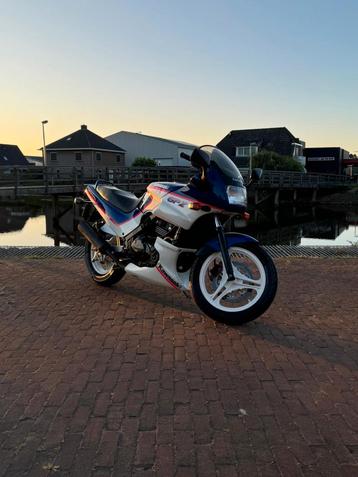 Kawasaki gpz 500 beschikbaar voor biedingen