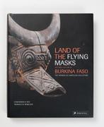 Land of the flying masks. C. Roy en T. Wheelock, Gelezen, Ophalen of Verzenden