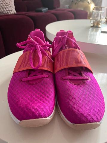 Roze schoenen van Nike maat 41 nooit gedragen 