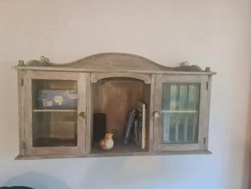Houten Wandkast met Glasdeuren beschikbaar voor biedingen