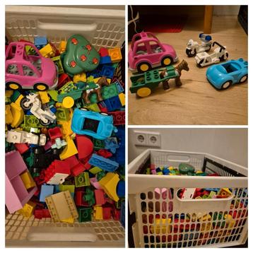 Groot krat Duplo beschikbaar voor biedingen