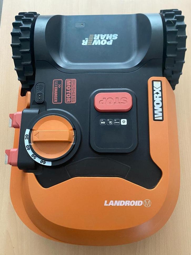 Worx robotmaaier M500 WR141E met Worx WX500.9 zaag, Tuin en Terras, Robotmaaiers, Gebruikt, 20 tot 25 cm, Met regensensor, Bestuurbaar via app