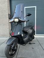 Vespa sprint 125cc A1 motorkenteken full option! Beugels led, Fietsen en Brommers, Scooters | Vespa, Ophalen of Verzenden, Zo goed als nieuw