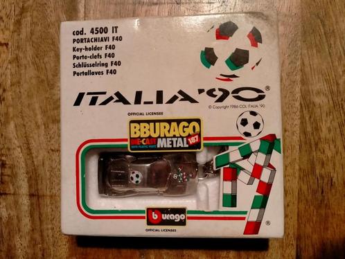 Burago Die cast Italie 90 voetbal sleutelhanger auto vintage, Verzamelen, Sportartikelen en Voetbal, Gebruikt, Ophalen of Verzenden
