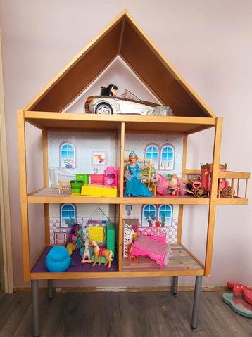 Leuk poppenhuis met inrichting beschikbaar voor biedingen