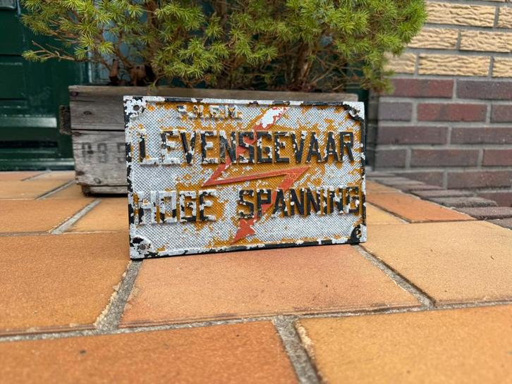 Industrieel oud bordje levensgevaar hoge spanning meterkast, Antiek en Kunst, Antiek | Overige Antiek, Ophalen of Verzenden