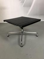 1x Vitra Eames EA 125 Voetenbank Zwart Leer - Chroom, Huis en Inrichting, Banken | Voetenbanken en Poefen, Niet ingevuld, Ophalen of Verzenden