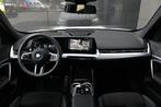 BMW X1 sDrive20i High Executive M Sport Automaat / Trekhaak, Auto's, BMW, 1525 kg, 156 pk, Met garantie (alle), Wit