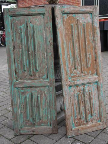 2 Brocante Houten Luiken beschikbaar voor biedingen