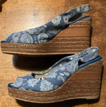 zomerschoenen met sleehak beschikbaar voor biedingen