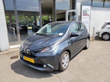 Toyota Aygo 1.0 VVT-i x-play | Parkeercamera | Airco | beschikbaar voor biedingen