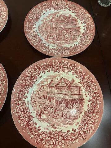 6 borden van royal tudor ware beschikbaar voor biedingen